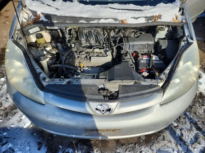 2010 TOYOTA SIENNA LE  