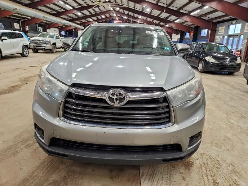 2015 TOYOTA HIGHLANDER LE  