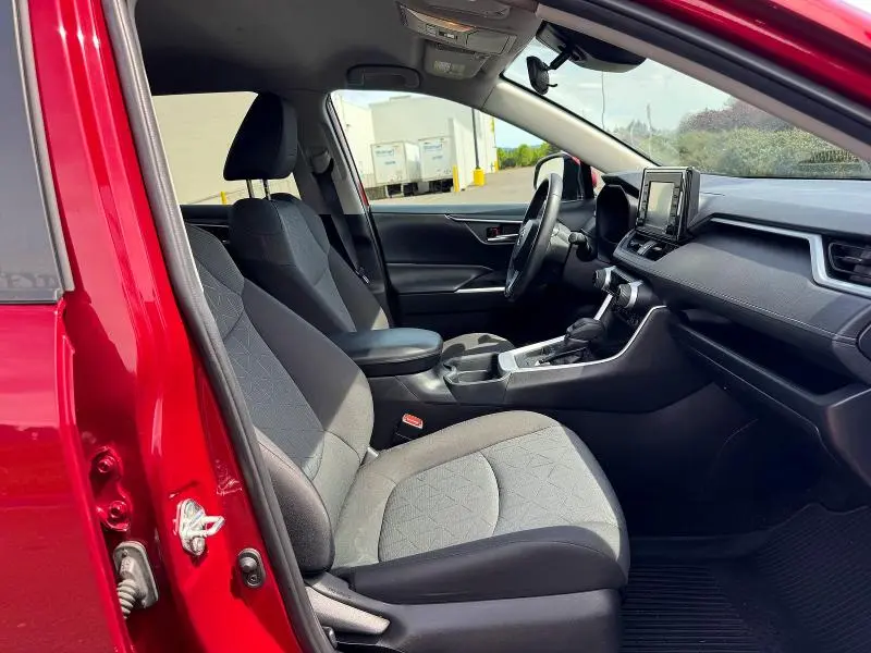 2020 TOYOTA RAV4 XLE  