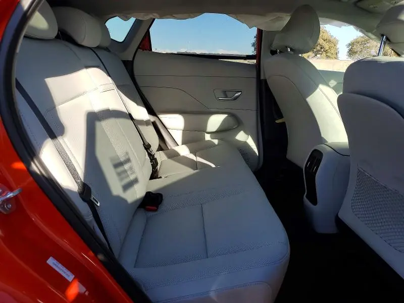 2026 HYUNDAI KONA SEL PREMIUM  
