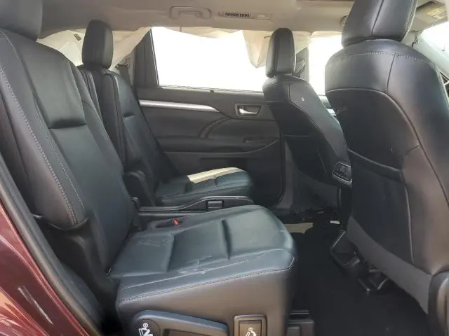 2019 TOYOTA HIGHLANDER SE  