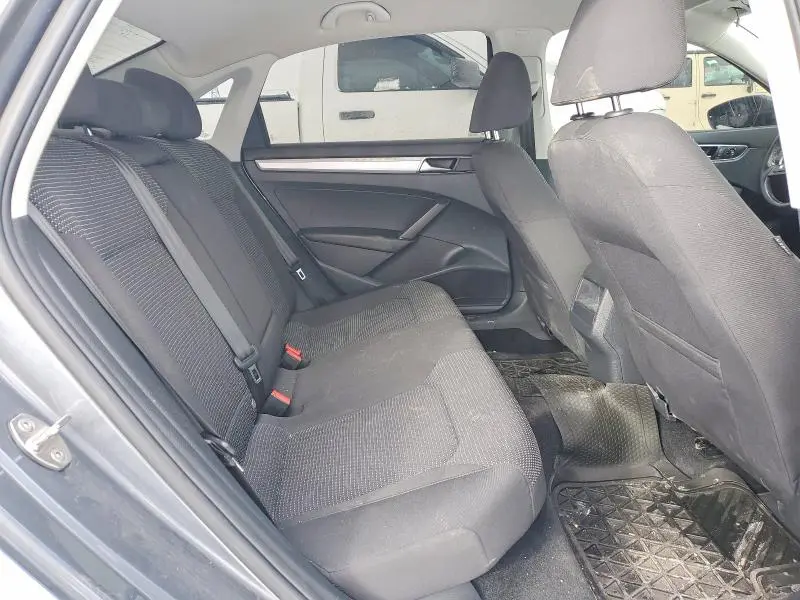 2018 VOLKSWAGEN PASSAT S  