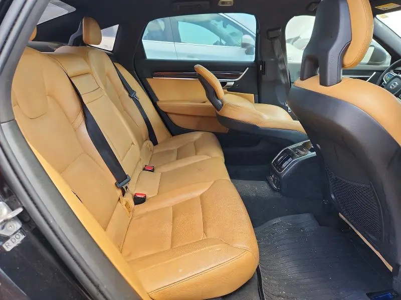 2018 VOLVO S90 T6 MOMENTUM  
