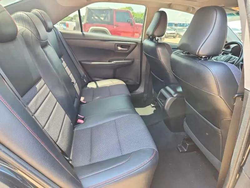 2016 TOYOTA CAMRY SE  
