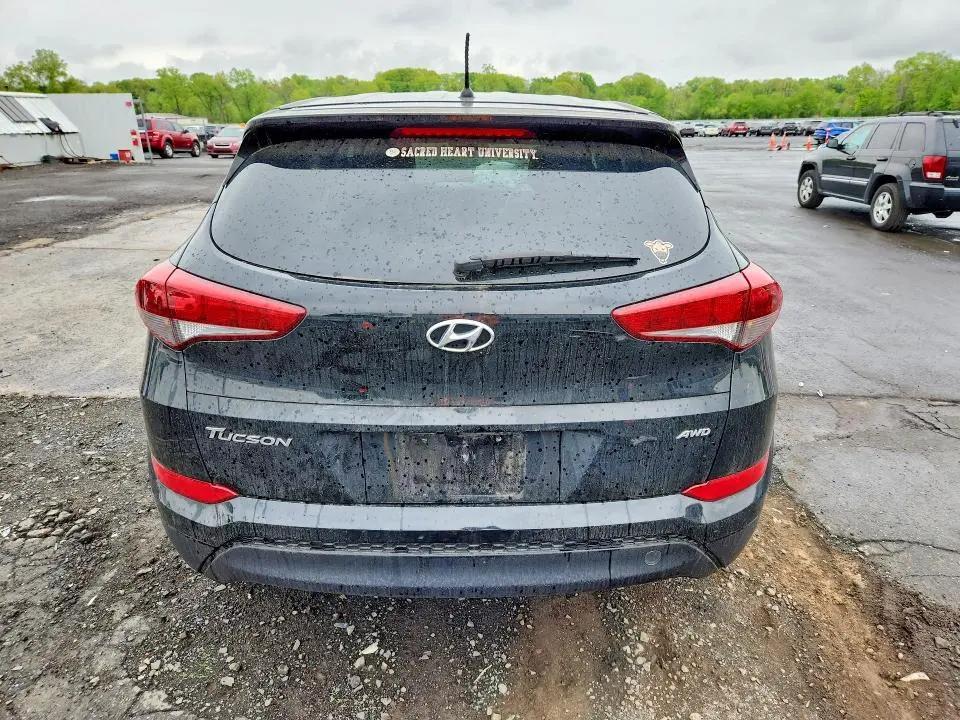2018 HYUNDAI TUCSON SE  