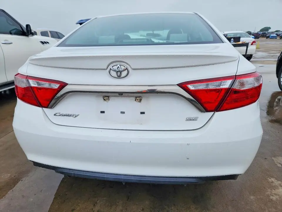 2017 TOYOTA CAMRY SE  