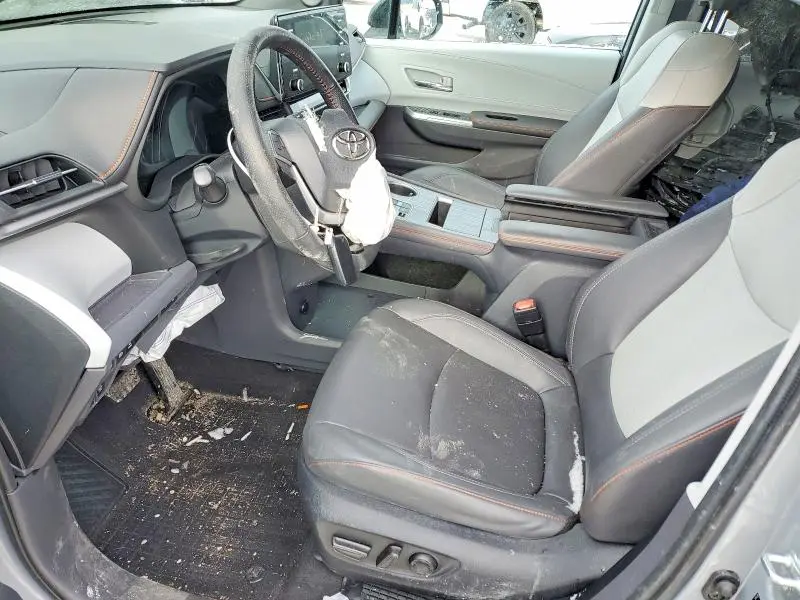 2023 TOYOTA SIENNA XSE  