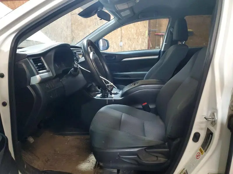 2019 TOYOTA HIGHLANDER LE  