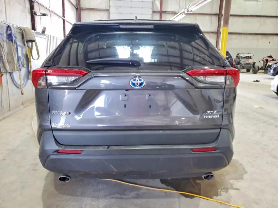2021 TOYOTA RAV4 XLE  
