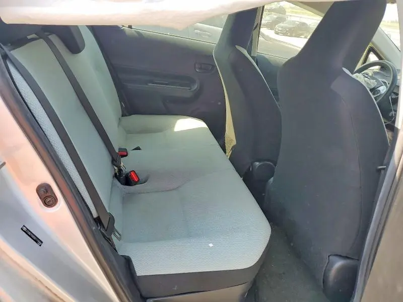 2016 TOYOTA PRIUS C   