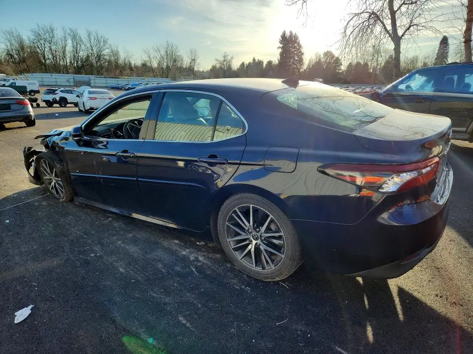 2022 TOYOTA CAMRY XLE  