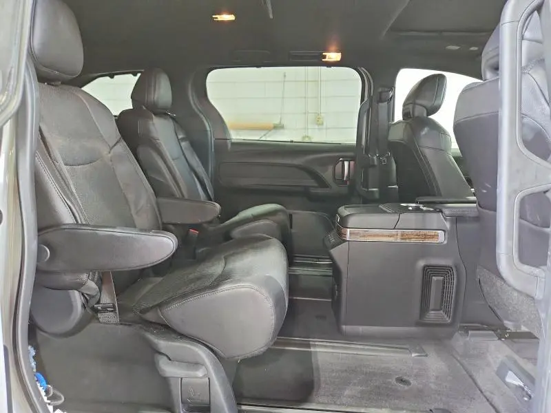 2025 TOYOTA SIENNA PLATINUM 7-PASSENGER  