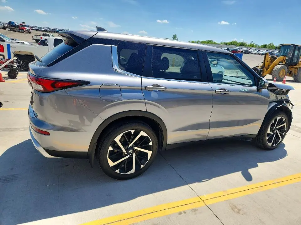 2024 MITSUBISHI OUTLANDER SE  