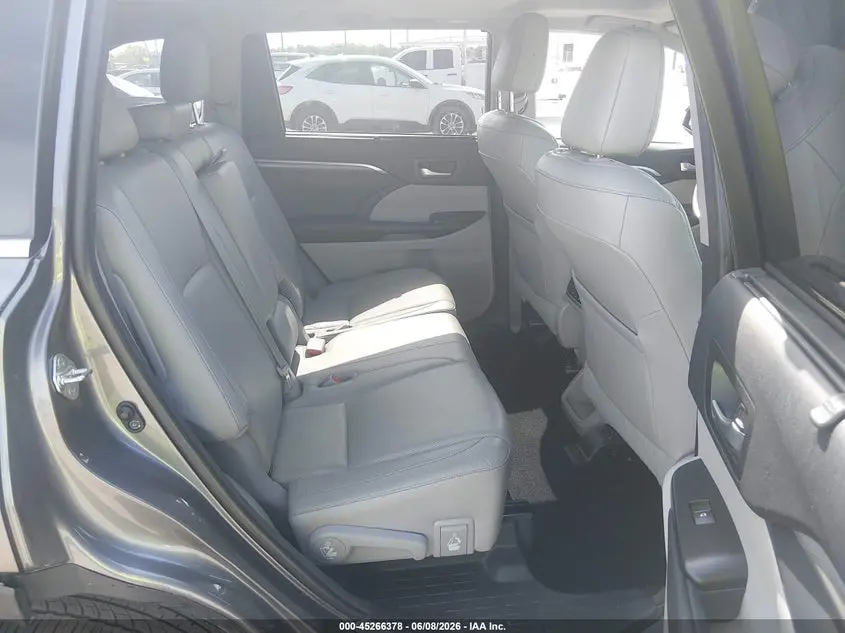 2017 TOYOTA HIGHLANDER LIMITED