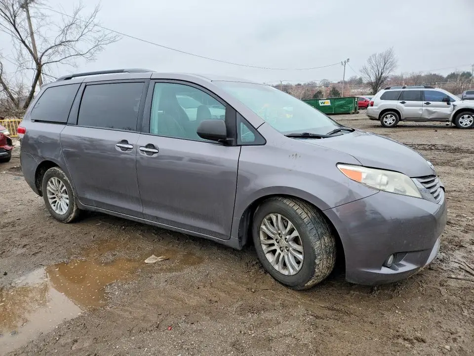 2011 TOYOTA SIENNA XLE  