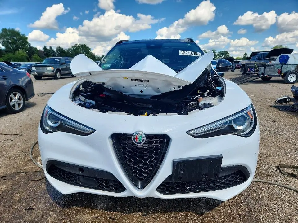 2021 ALFA ROMEO STELVIO SPORT  