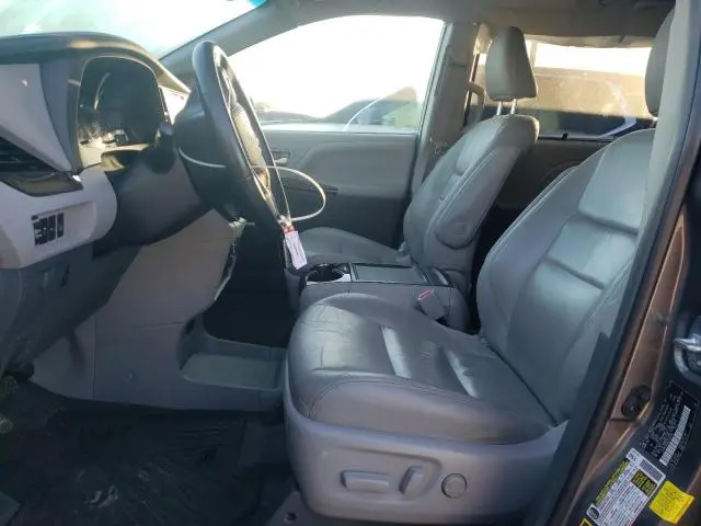 2016 TOYOTA SIENNA XLE  