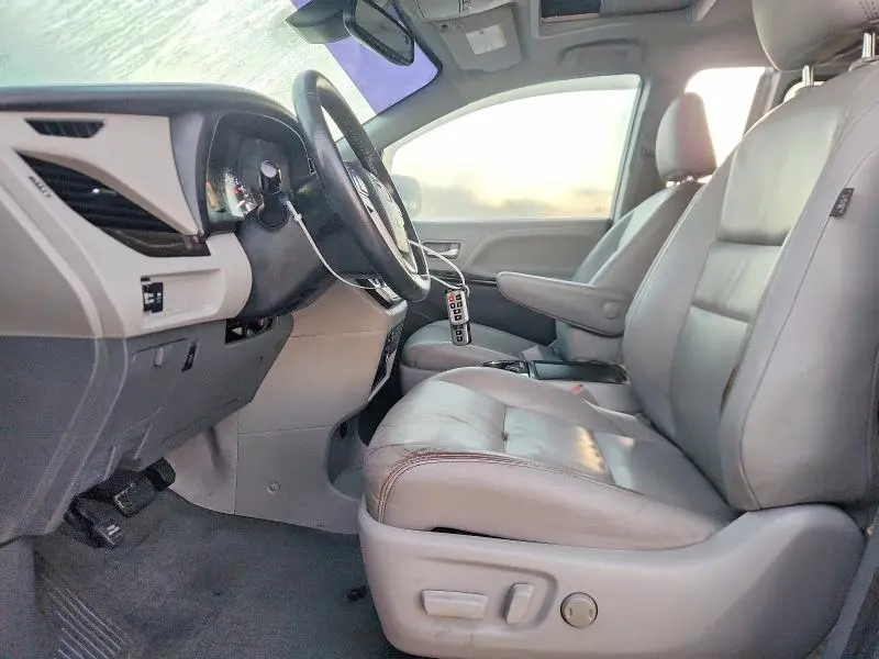 2020 TOYOTA SIENNA XLE 8-PASSENGER  