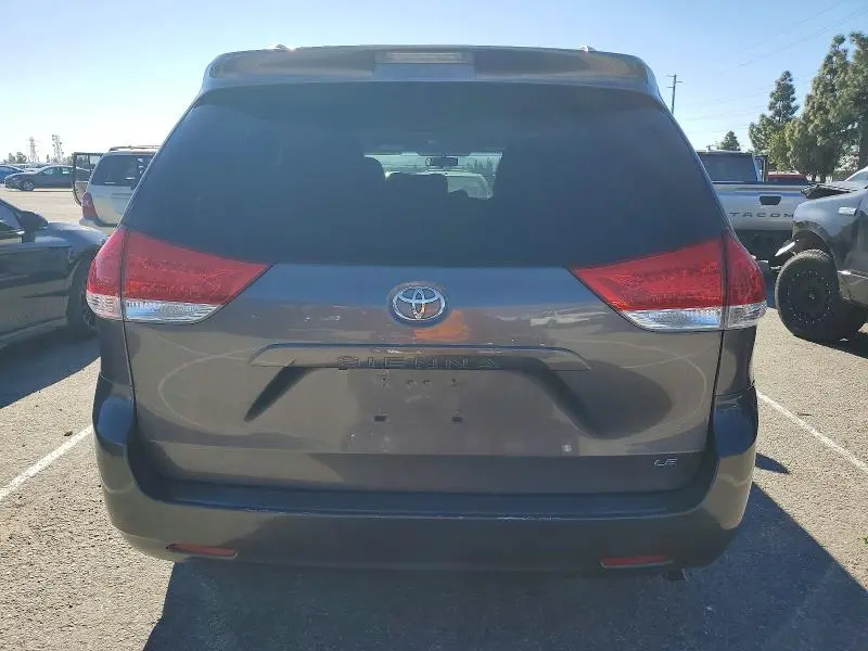 2011 TOYOTA SIENNA LE 8-PASSENGER  