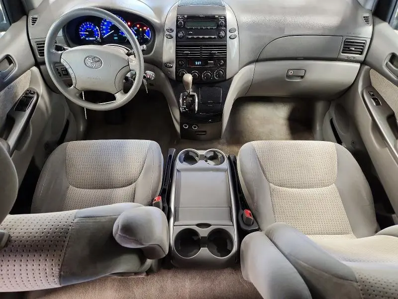 2010 TOYOTA SIENNA LE 7-PASSENGER  