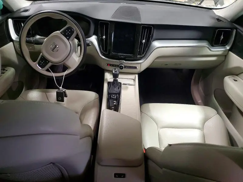 2019 VOLVO XC60 T6 MOMENTUM  