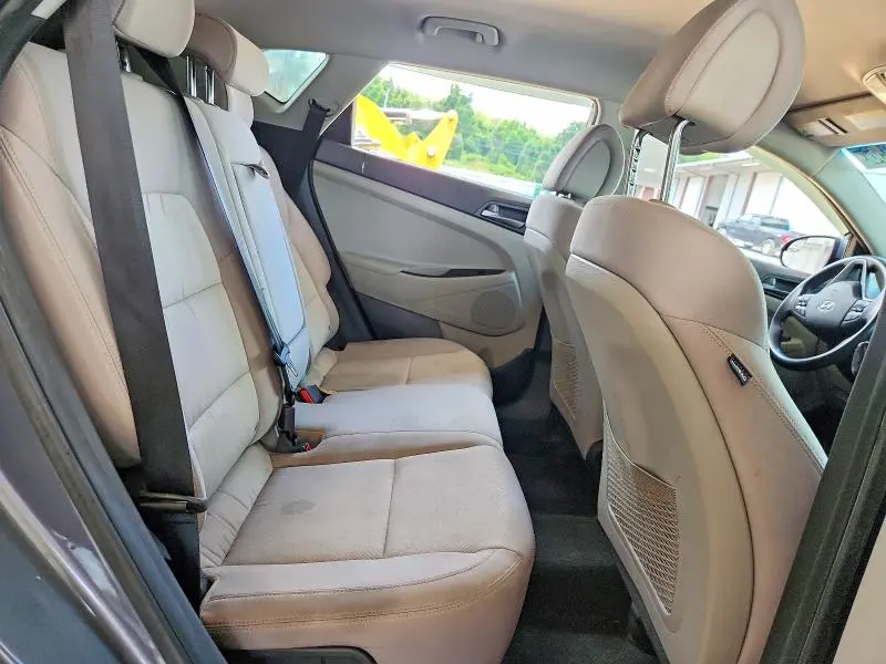 2016 HYUNDAI TUCSON SE  