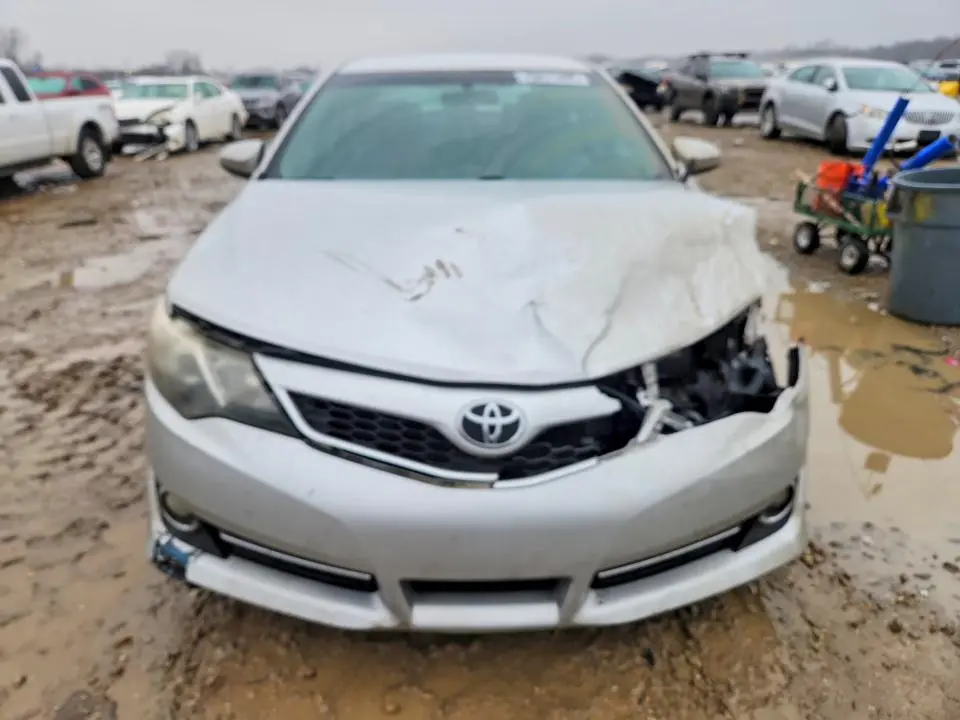 2014 TOYOTA CAMRY SE  
