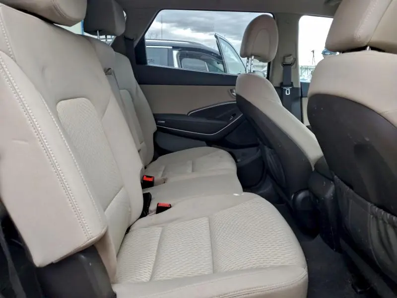 2018 HYUNDAI SANTA FE SE  