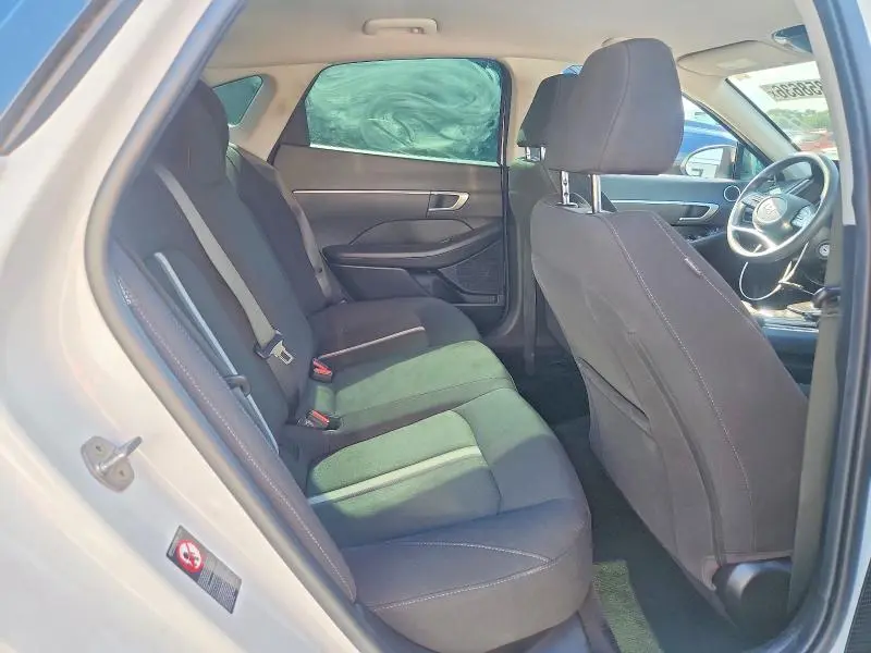 2023 HYUNDAI SONATA SE  