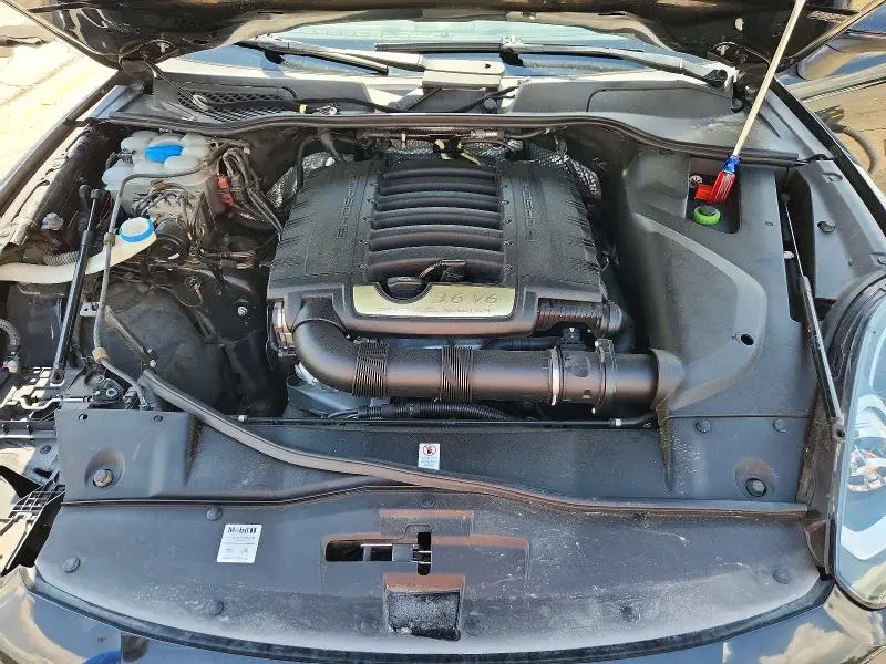 2017 PORSCHE CAYENNE   