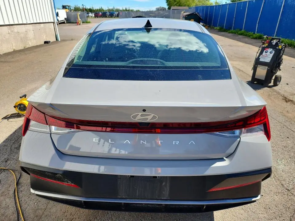2024 HYUNDAI ELANTRA LUXURY  