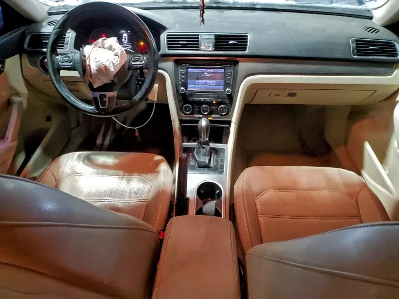 2015 VOLKSWAGEN PASSAT SE  