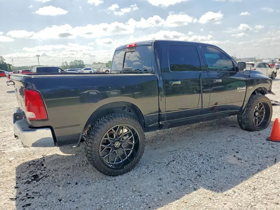 2016 RAM 1500 SLT  