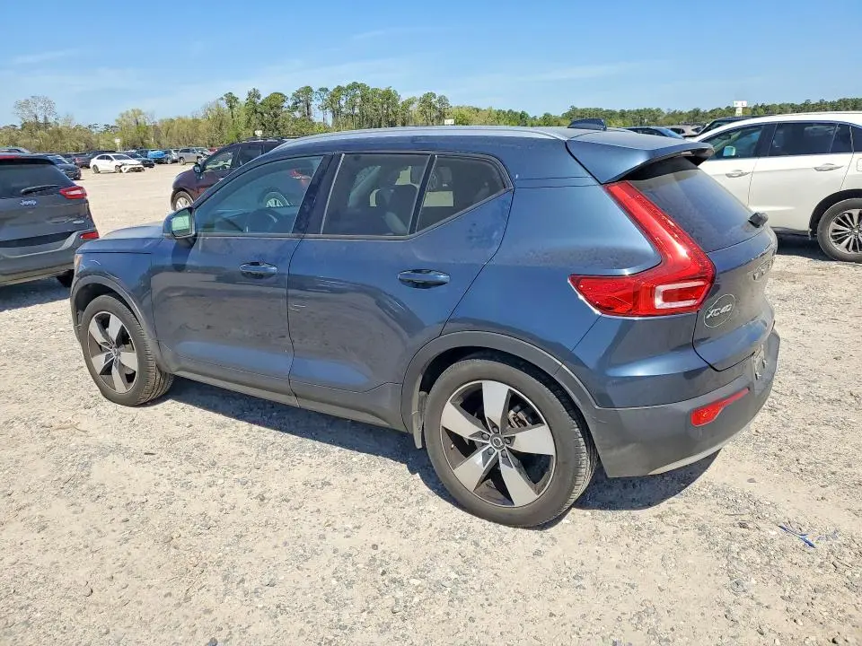 2021 VOLVO XC40 T5 MOMENTUM  