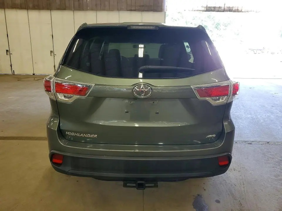2016 TOYOTA HIGHLANDER LE  