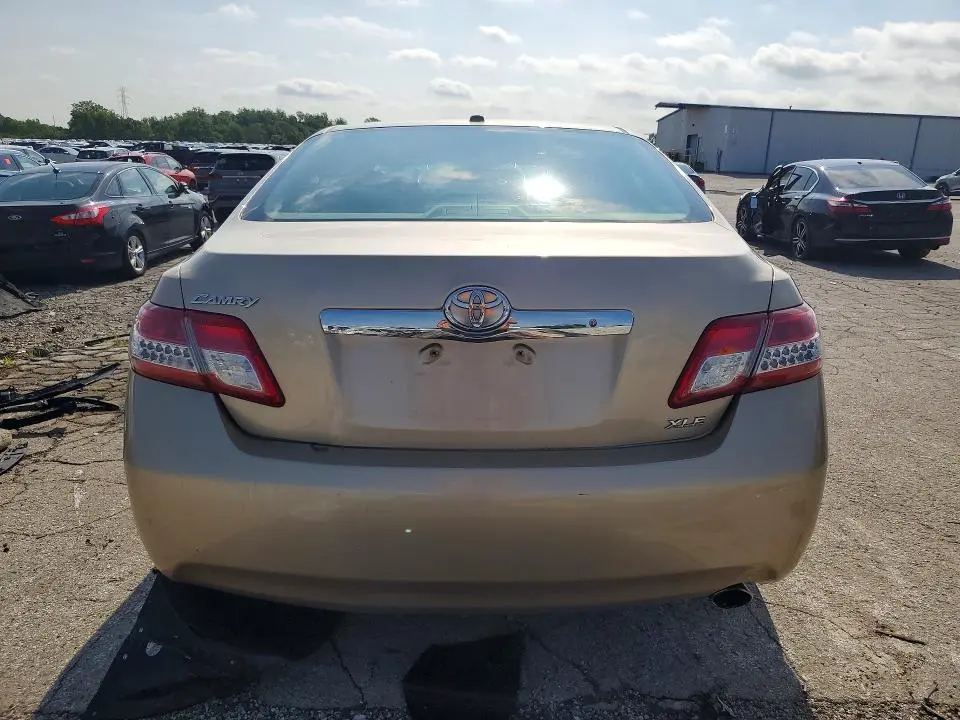 2010 TOYOTA CAMRY XLE  