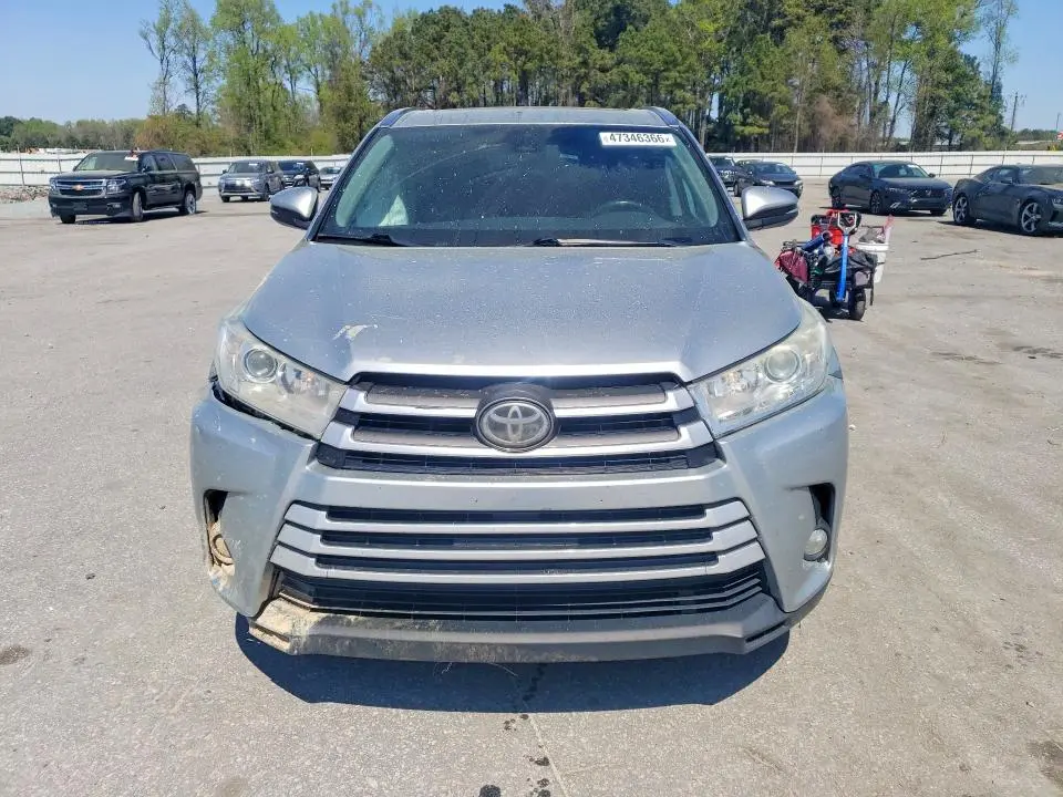 2019 TOYOTA HIGHLANDER XLE  