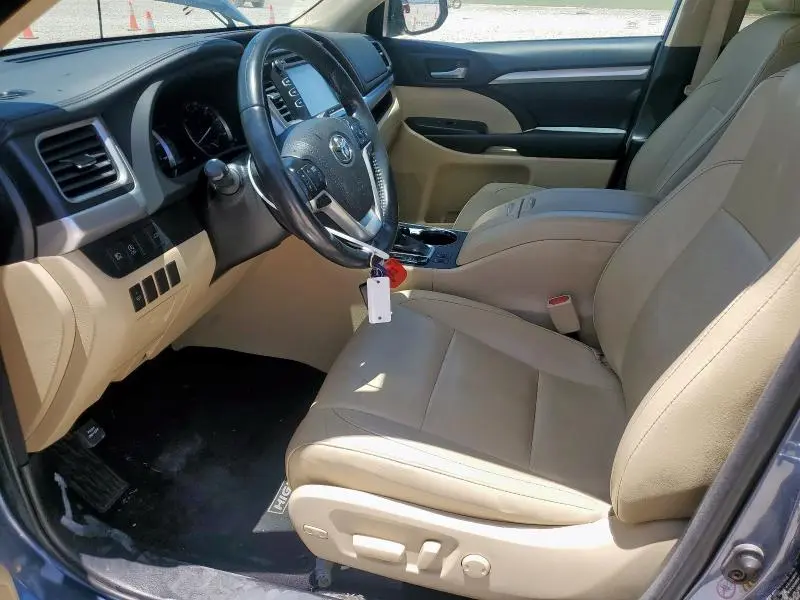 2017 TOYOTA HIGHLANDER SE  