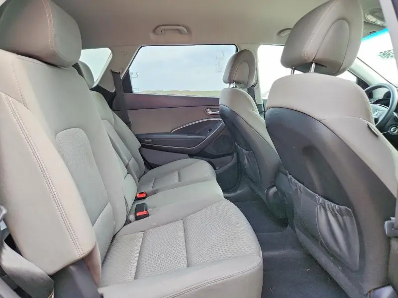 2017 HYUNDAI SANTA FE SE  