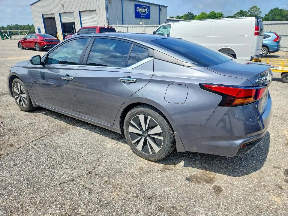2022 NISSAN ALTIMA SV  