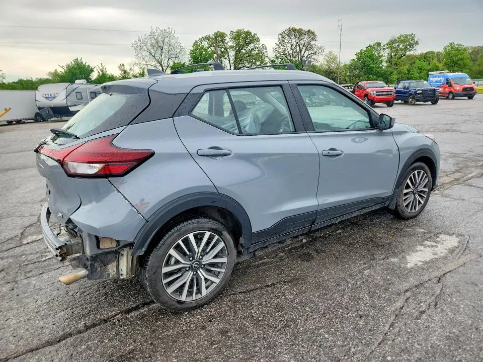2024 NISSAN KICKS SV  