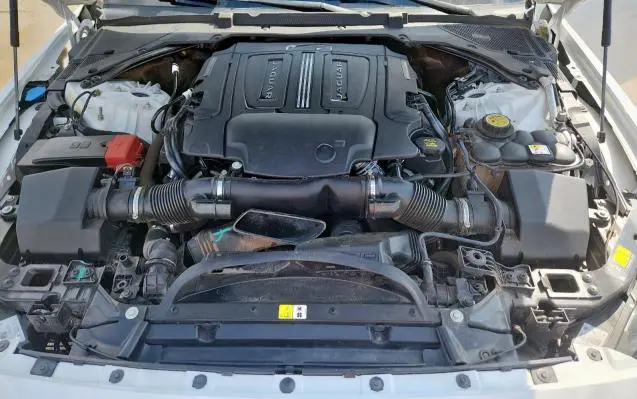 2017 JAGUAR XE PREMIUM  