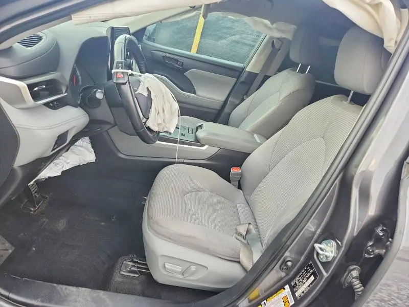 2021 TOYOTA HIGHLANDER LE  