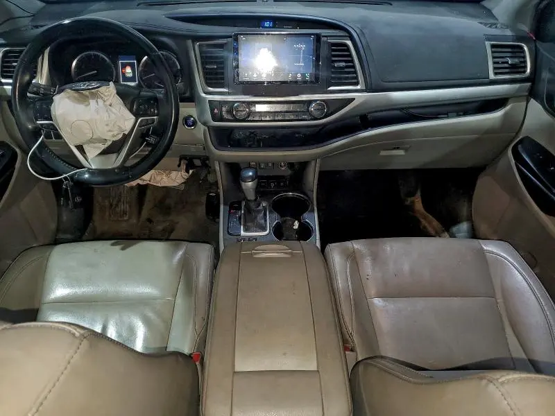 2019 TOYOTA HIGHLANDER SE  