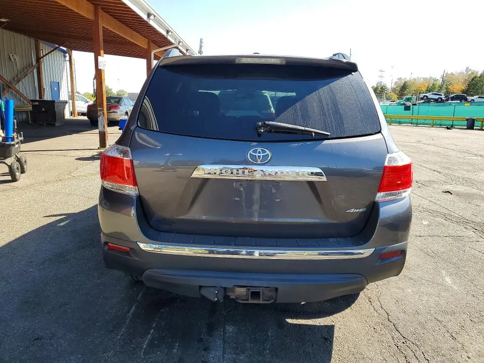 2013 TOYOTA HIGHLANDER LIMITED  