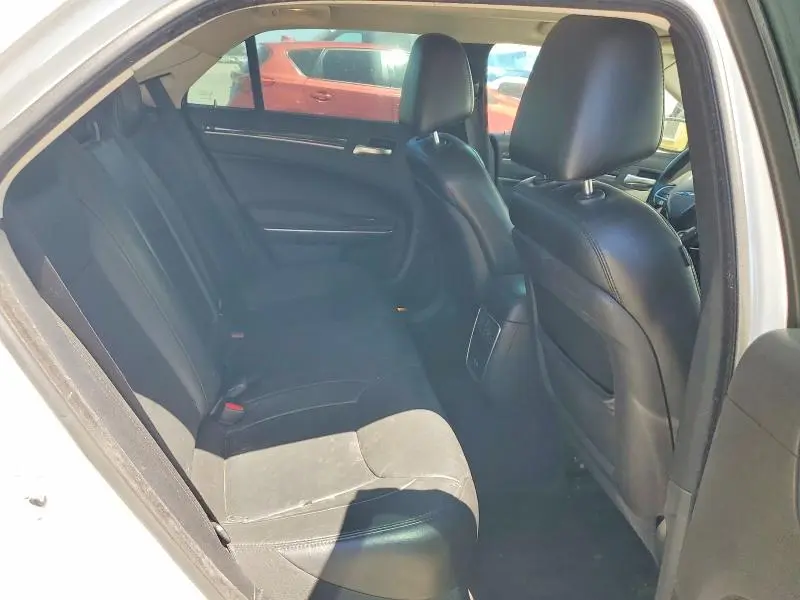 2016 CHRYSLER 300 LIMITED  