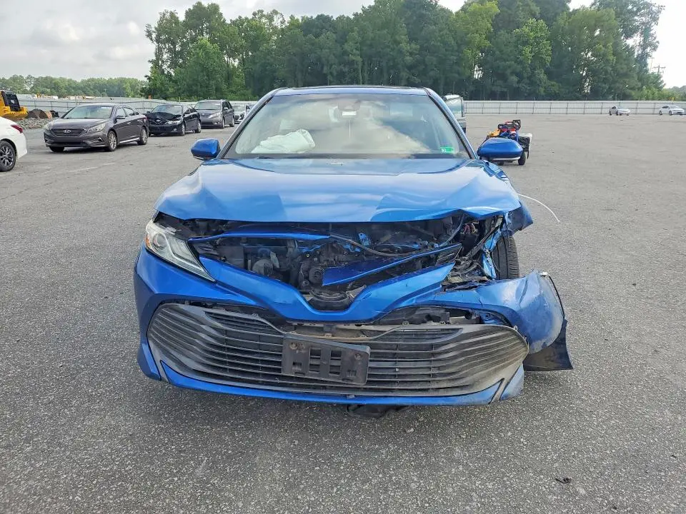 2020 TOYOTA CAMRY XLE  