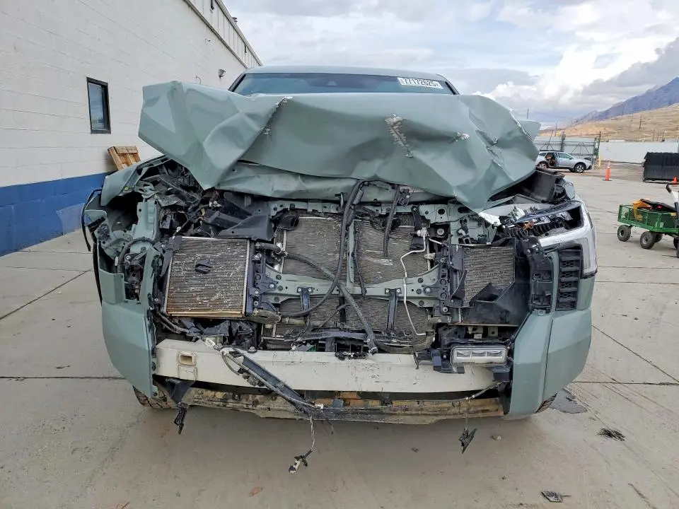 2025 TOYOTA TUNDRA CREWMAX SR5  