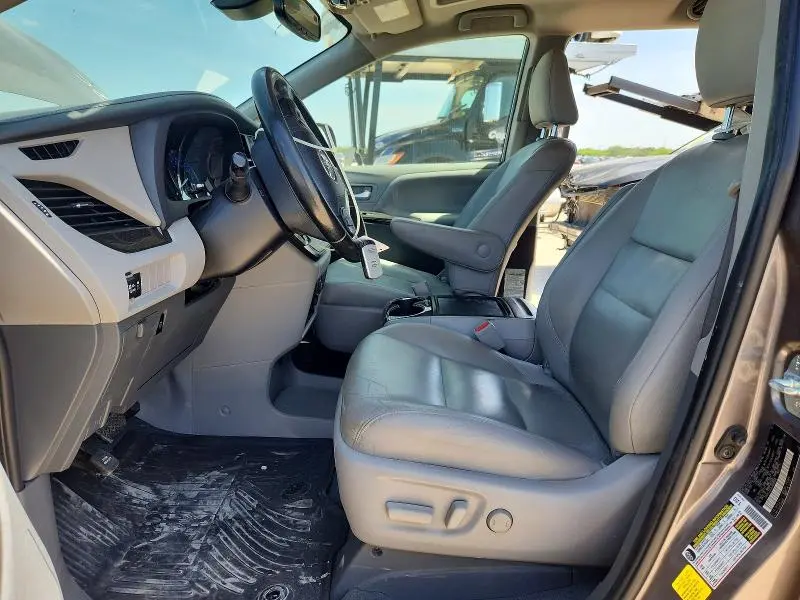 2020 TOYOTA SIENNA XLE 8-PASSENGER  