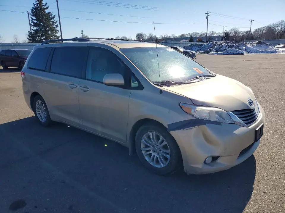 2011 TOYOTA SIENNA XLE  